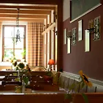 Am Regenbogen Hotel 2*