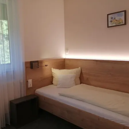 Am Regenbogen Hotel 2*